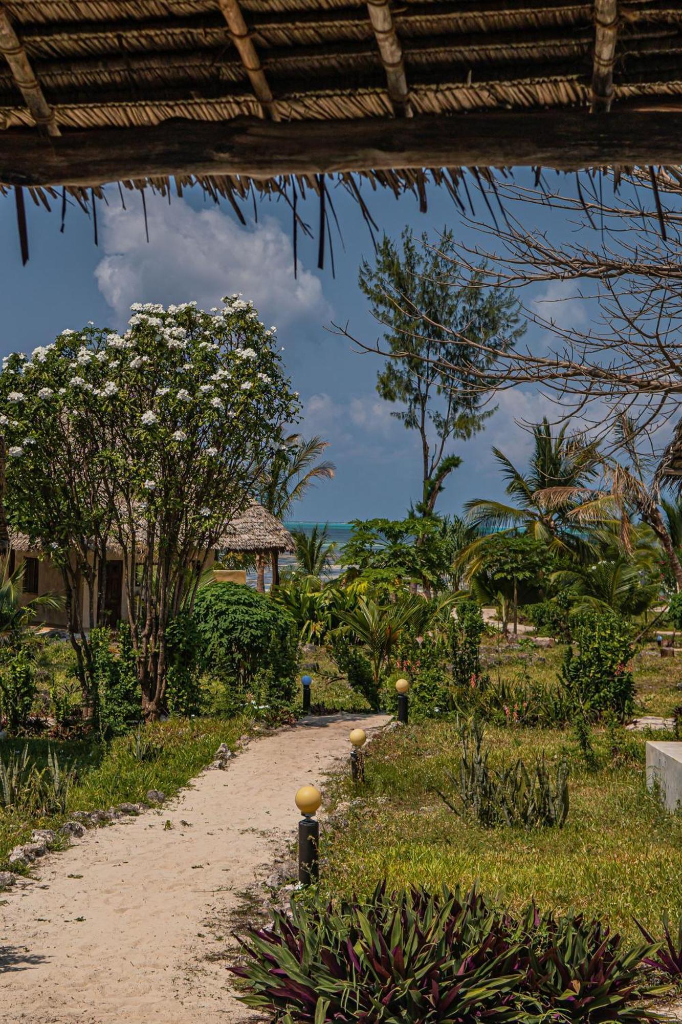 Jaribu Beach Hotel パジェ エクステリア 写真